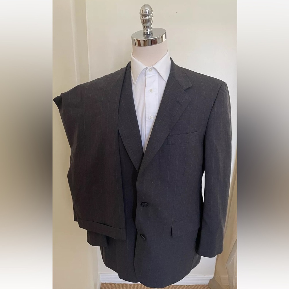 SOUTHWICK Made in USA Vintage Subtle Pinstripe Wool Suit in Charcoal Size 42 R